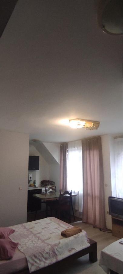 Apartment Ivaylo Варна Екстер'єр фото